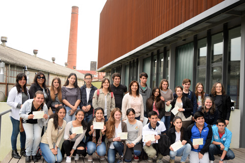Docentes y jóvenes con certificados de la actividad
