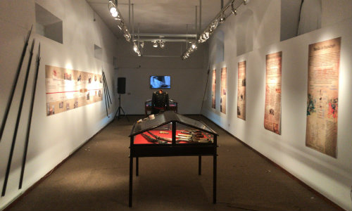 Armas y vestimenta de guerra en el museo