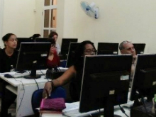 Participantes con sus computadoras