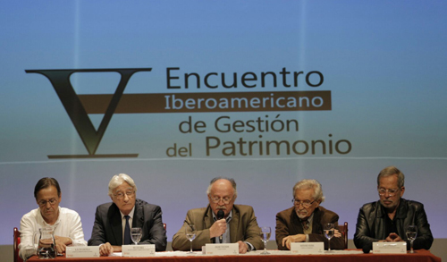 mesa autoridades v encuentro
