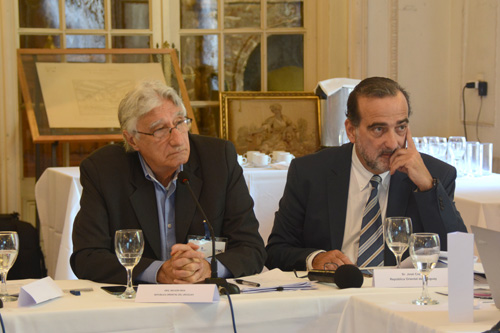 Autoridades de Uruguay en mesa de trabajo
