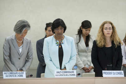 A la derecha: Embajadora Laura Dupuy A la derecha: Embajadora Laura Dupuy