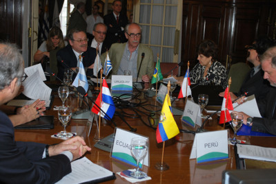 Ministros y autoridades reunidos