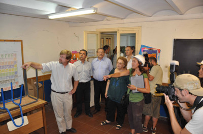 Recorrida por las escuelas Autoridades en escuela en reparación