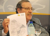 Ministro con mapa