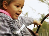 niña jugando