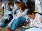 jóvenes leyendo