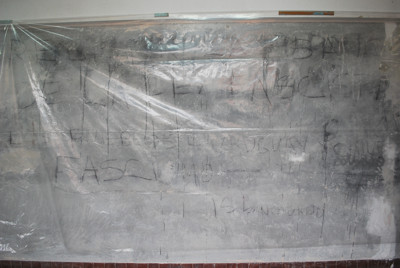inscripción sobre la pared