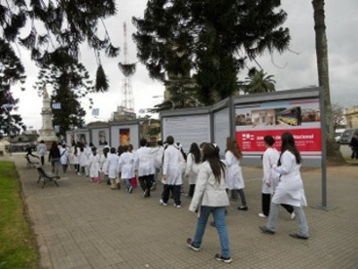 escolares visitan la muestra