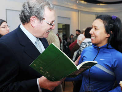 Libro Ministro Ehrlich con Vanesa Prestes