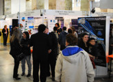 Público en la feria