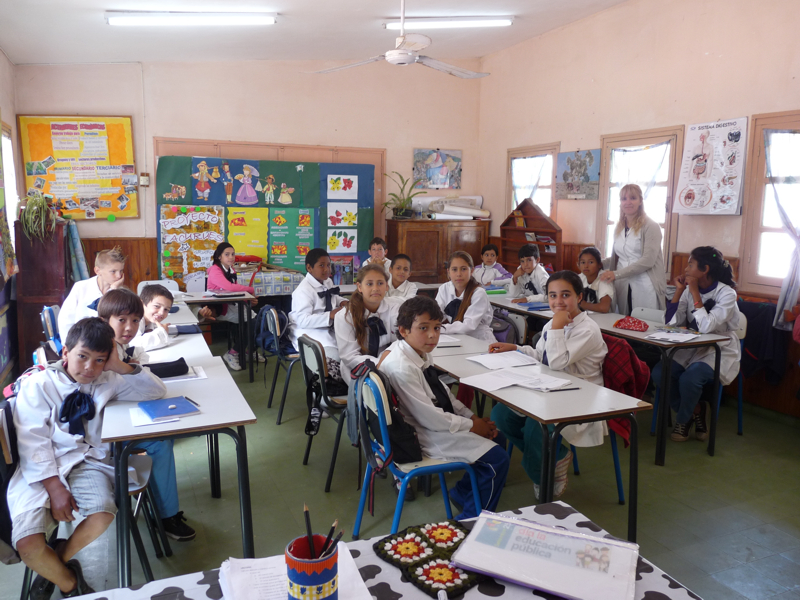 Escolares en salón de clases
