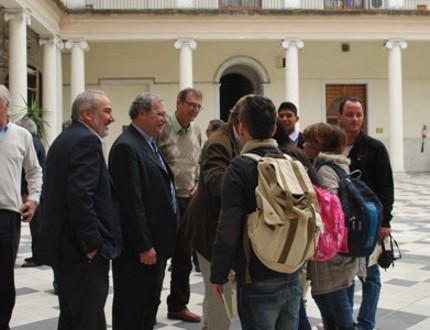 Autoridades con estudiantes