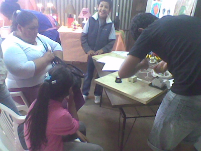 estudiantes demostrando lo aprendido