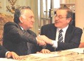 ministros saludandose