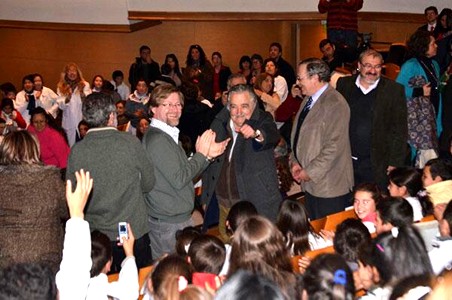 Autoridades con el Presidente