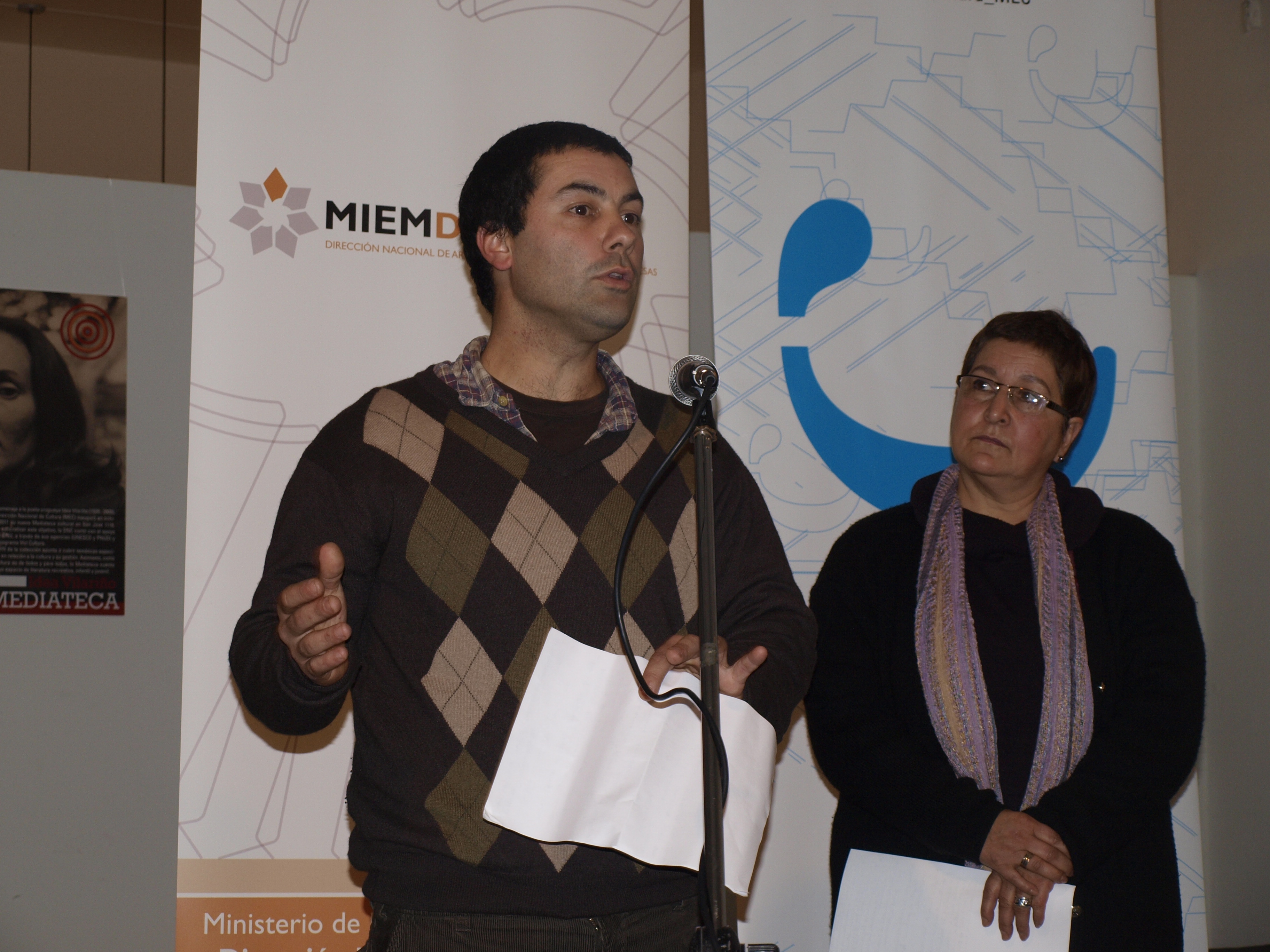 Presentación de propuestas y resultados por parte de los artesanos Nancy Fierro y Fernando Paez