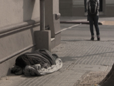 Persona durmiendo en la calle