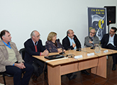 Foto de autoridades sentadas en la inauguración de la semana de la cultura de Rio Grande do Sul