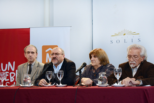 Autoridades en el lanzamiento de Un pueblo al Solís