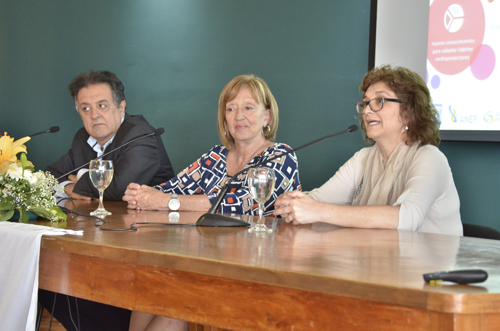 autoridades en premiación