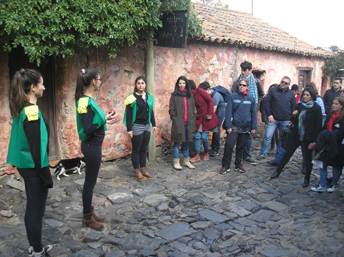 Recreando la vida cotidiana en la Nova Colonia do Sacramento.  Alumnos de 2do semestre. Tecnólogo en Diseño de Itinerarios Turísticos Sostenibles